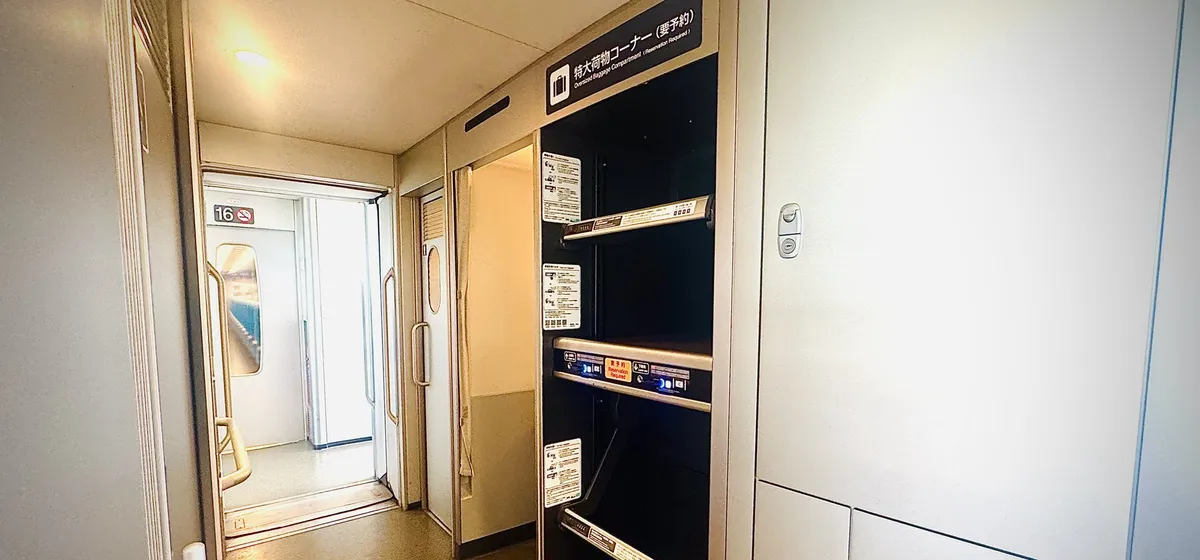 Taking a Suitcase on Tokyo Trains, Green Cars, Limited Expresses and the Shinkansen (Part 6 of 7)